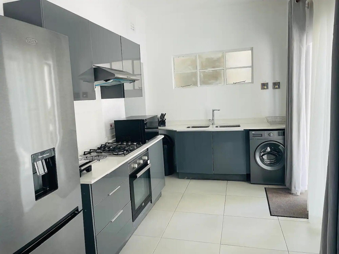 Room 2, Ultra modern 2 bedroomed apartment - 2082, Bulawayo