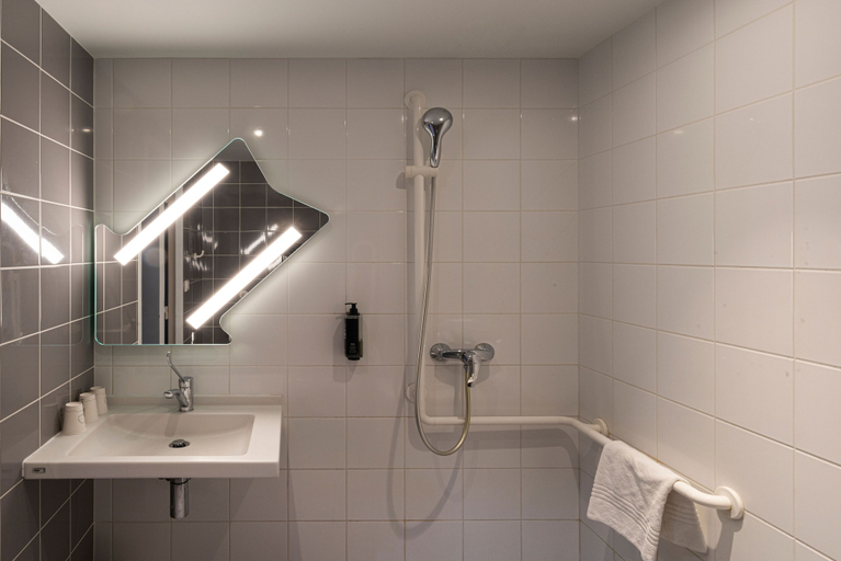 Bathroom 3, Ibis Budget Saint-Etienne Centre Gare Châteaucreux, Loire