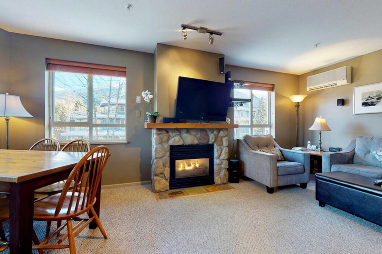 Room 3, Whistler Village - Best Location - Spacious, Squamish-Lillooet