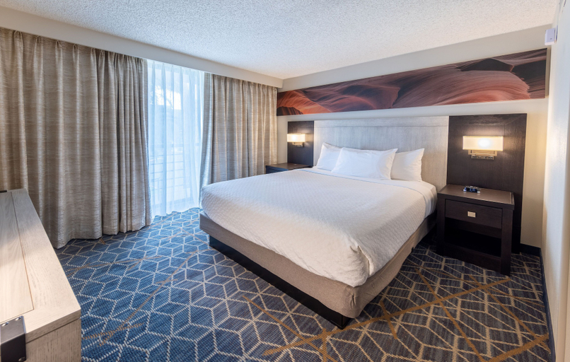 Bedroom 3, Embassy Suites by Hilton Phoenix Biltmore, Maricopa