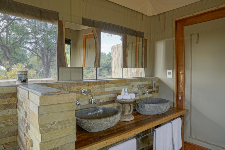 Bathroom 3, Koro River Camp, Tuli