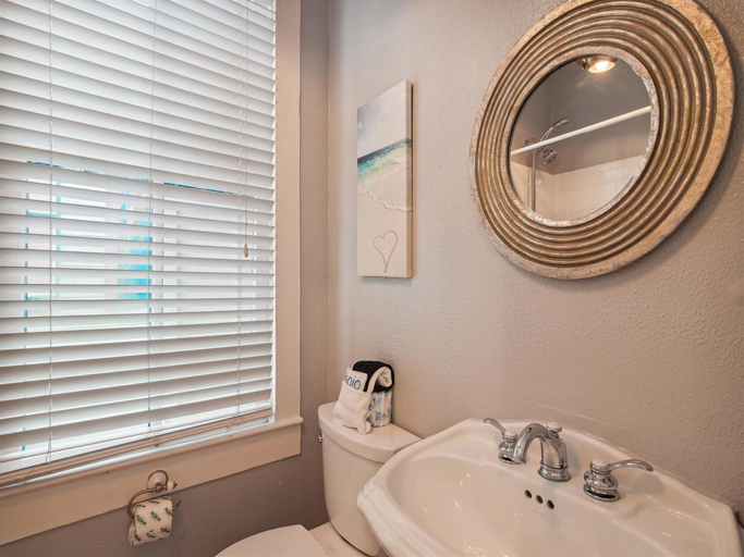 Bathroom 3, Seawall Hacienda, Galveston
