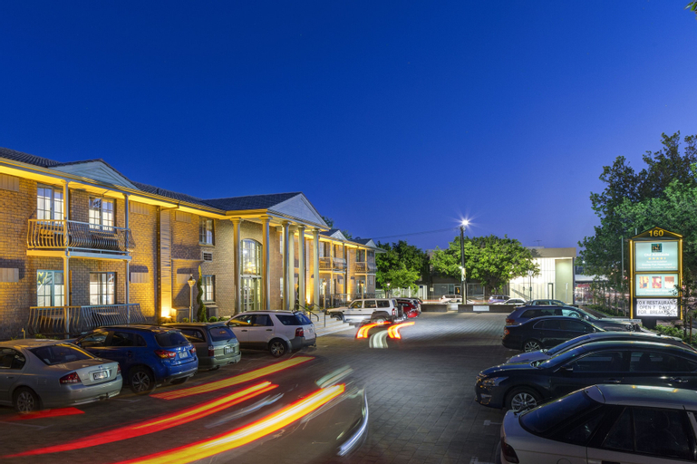 Adelaide Inn, Adelaide