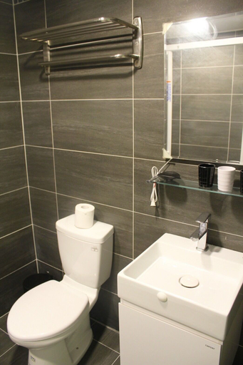 Bathroom 5, Yesing Hotel, Taipei City