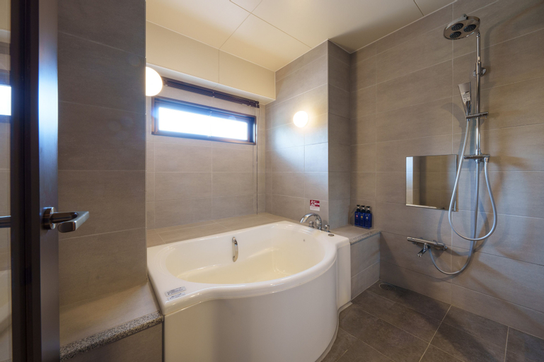 Bathroom 13