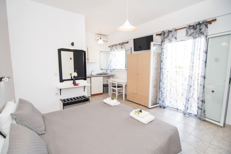 Bedroom 5, Saint Peter Bay Aparthotel by Konnect, Ionian Islands