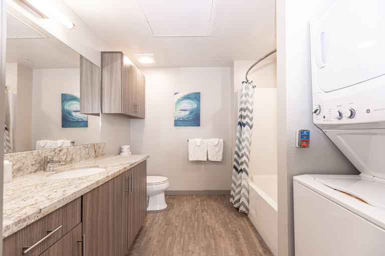 Bathroom, King Beds Suite 307NC, San Diego