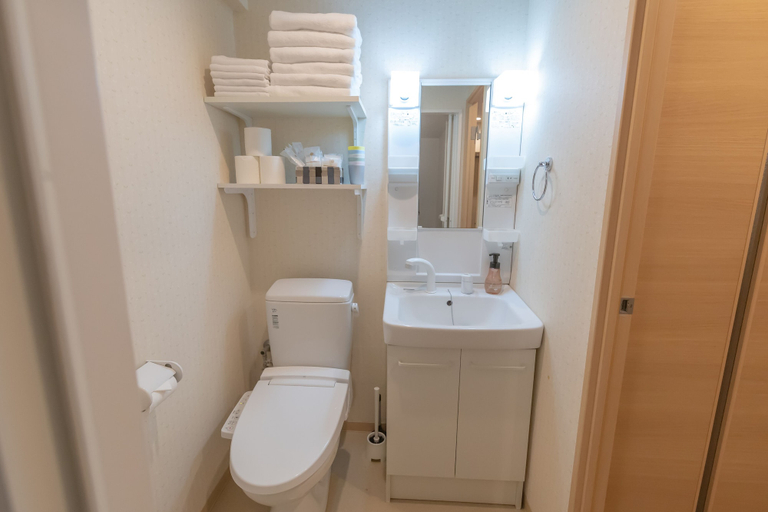Bathroom 3, Ocean Nippombashi Higashi, Osaka