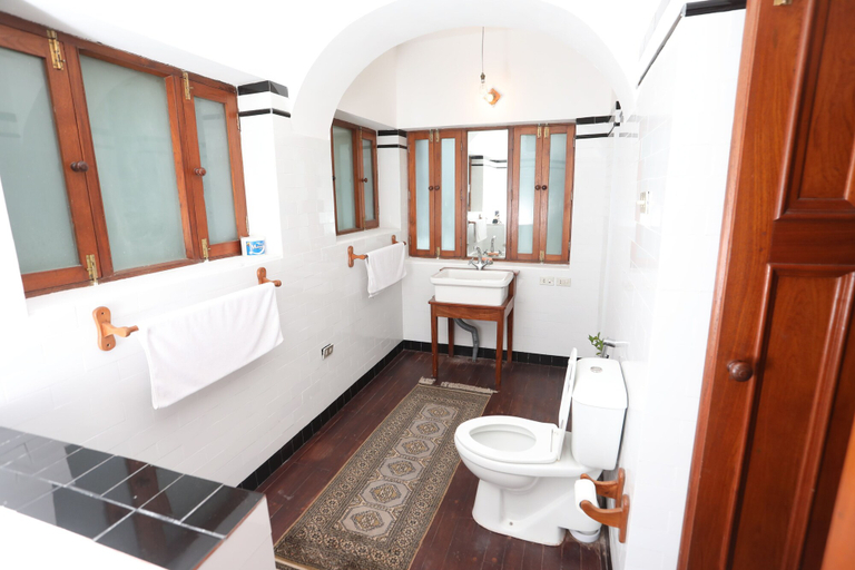 Bathroom, Samarkand House, Rawalpindi