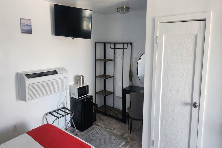 Bedroom 3, Rose's Motel, Cochise