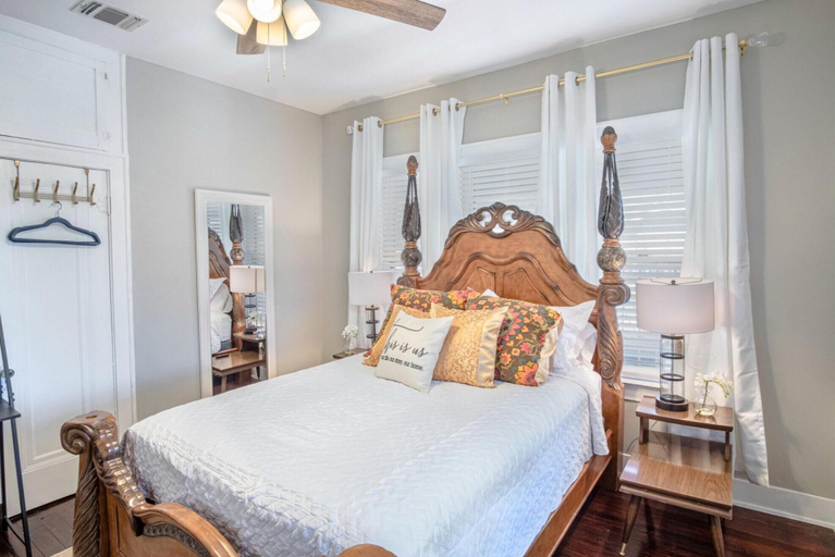 Others 2, Stunning 3 BR Home Near DT Alamodome - Riverwalk, Bexar
