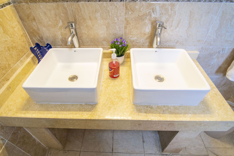 Bathroom 4, Silver Harbor Kilimani View Palace Apart, Kibra
