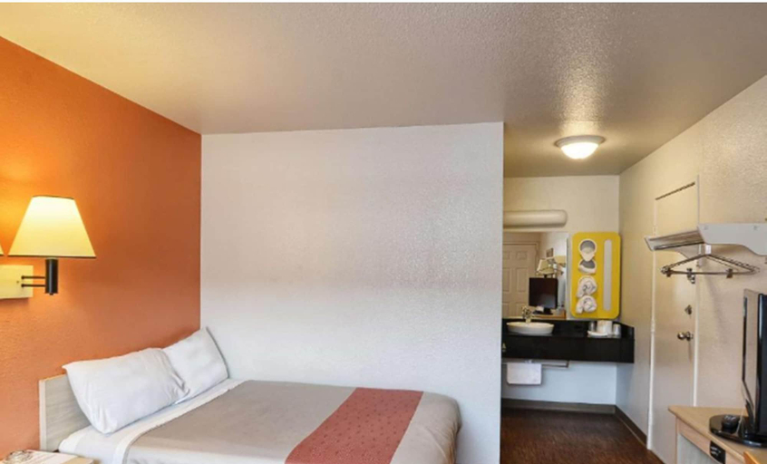 Bedroom 3, Motel 6 Coeur D Alene, Kootenai