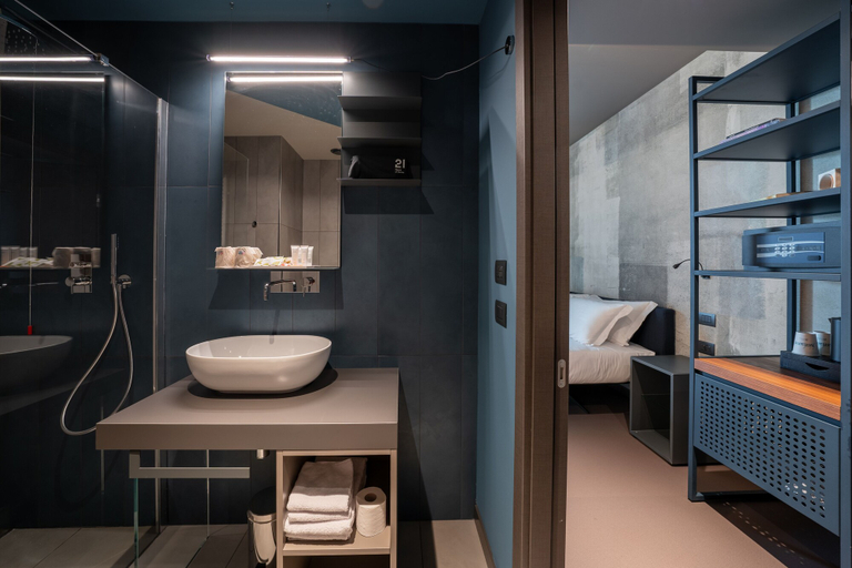Bathroom 5, 21 House of Stories Navigli, Milano