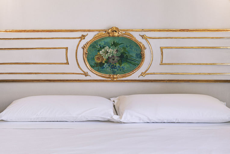 Bedroom 4, La Smorfia, Napoli