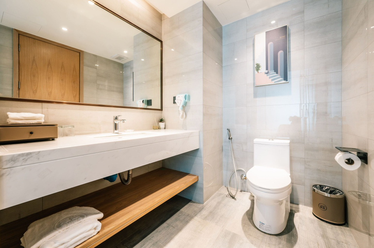 Bathroom 4, Laike Hotel, Chom Thong