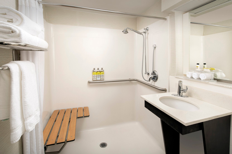 Bathroom 5, Holiday Inn Express & Suites ANNAPOLIS by IHG, Anne Arundel