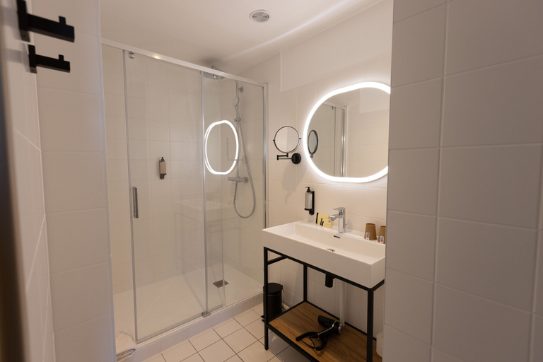 Bathroom 3, Le Vert Bocage, Seine-Maritime