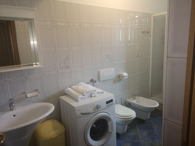 Bathroom 3, Moja Ane, Ražanac