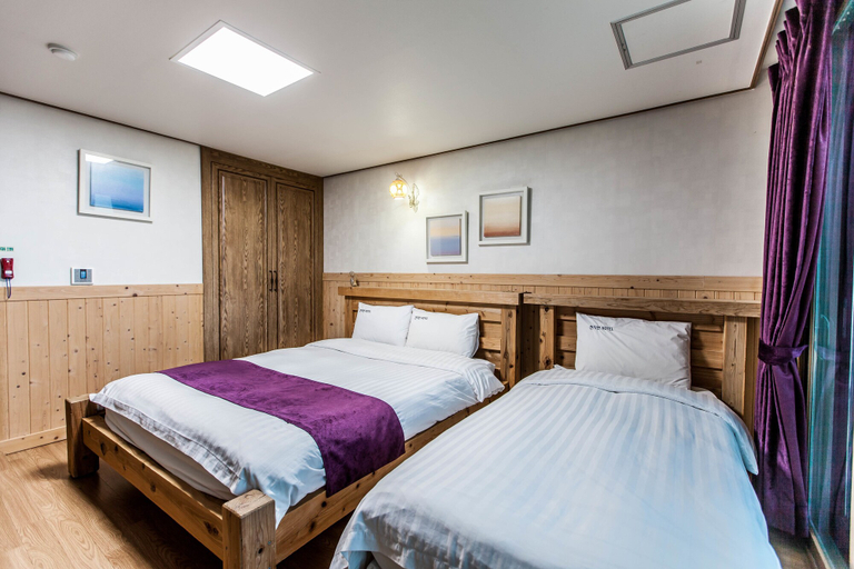 Bedroom 3, Cheonjiyeon Hotel, Seogwipo