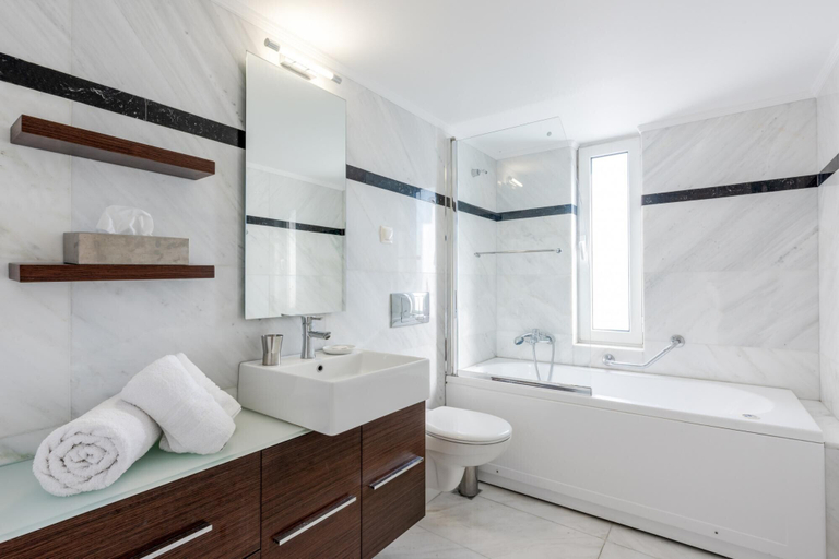 Room 4, Elegant 3 Dbrm apt iin the Heart of Glyfada, Attica