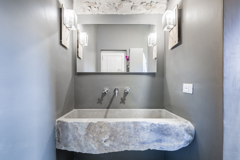 Bathroom 3, Casa Vendicari, Syracuse