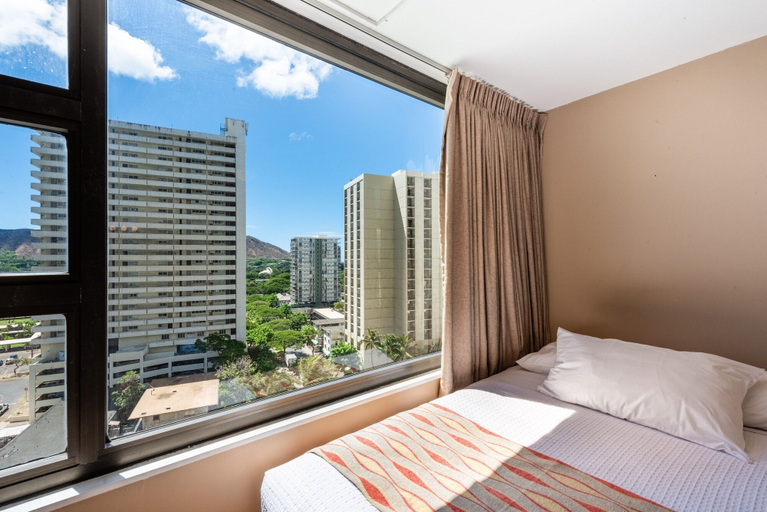 Bedroom 3, Spacious 14th Floor Corner Suite, Partial Diamond Head and Ocean Views, FREE Parking!, Honolulu