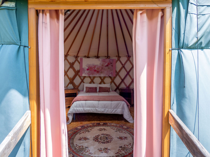Bedroom 3, Yourtissimo - La Maison Rouge, Allier