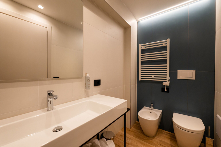 Bathroom 5, Hotel Sporting, Rimini