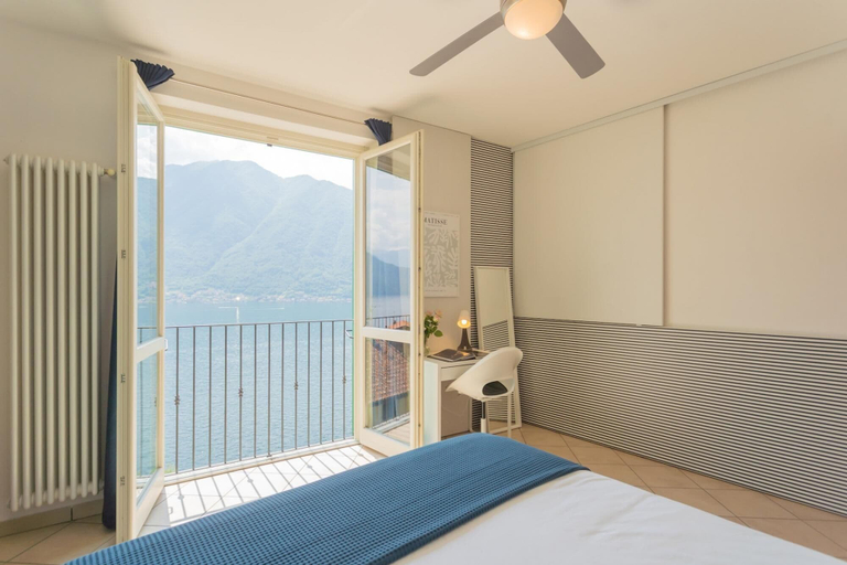 Room 2, Blue Bliss Apartment, Como