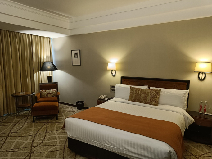 Bedroom 2, Hotel Marine Plaza Mumbai, Mumbai City