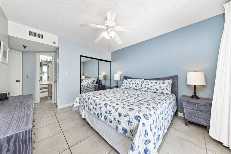 Bedroom 3, White Caps 204, Baldwin