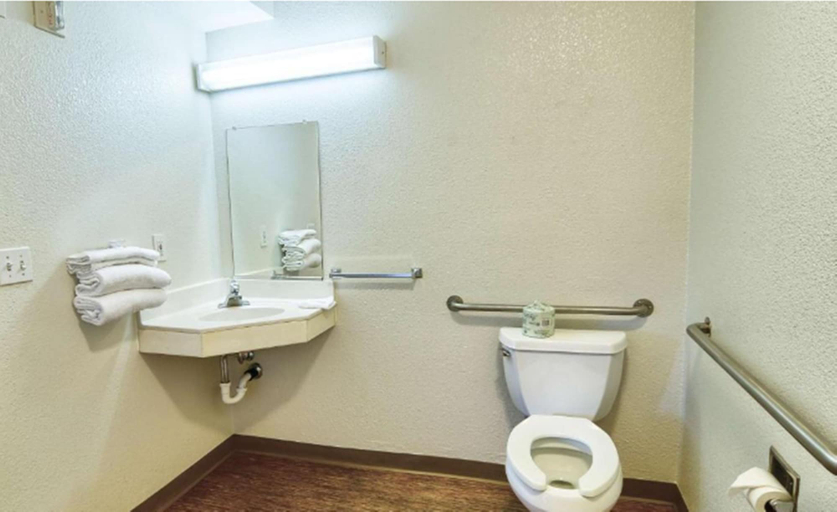 Bathroom 4, Motel 6 Coeur D Alene, Kootenai