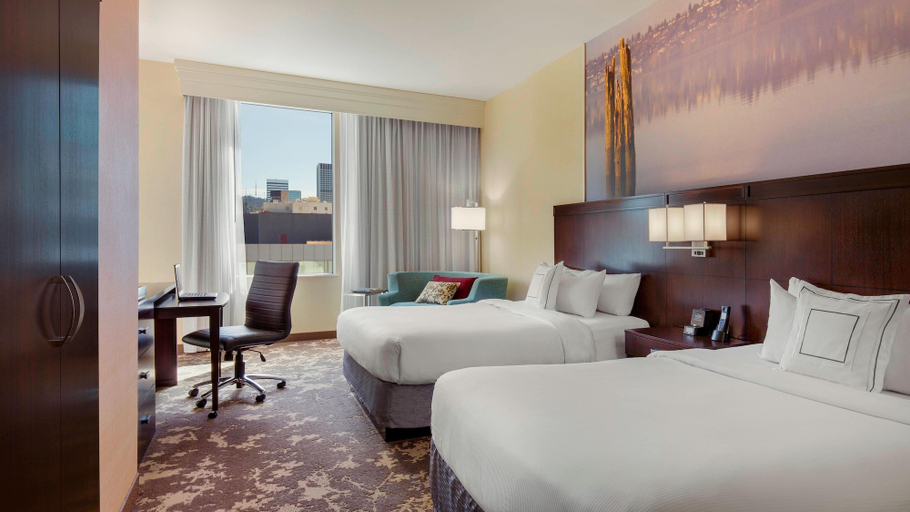 Bedroom 3, Courtyard by Marriott Portland City Center, Multnomah
