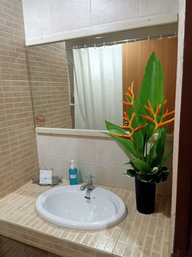 Bathroom 5, Sun Hotel, Muang Phetchaburi