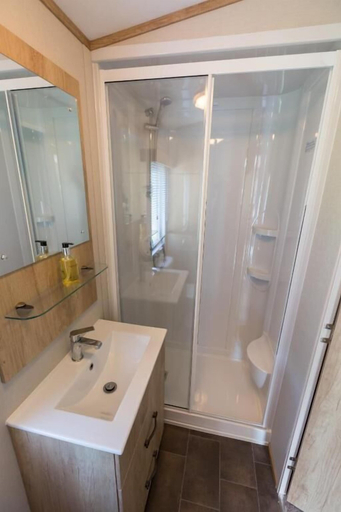Bathroom, Rosedale Lakeside Lodge, Gloucestershire
