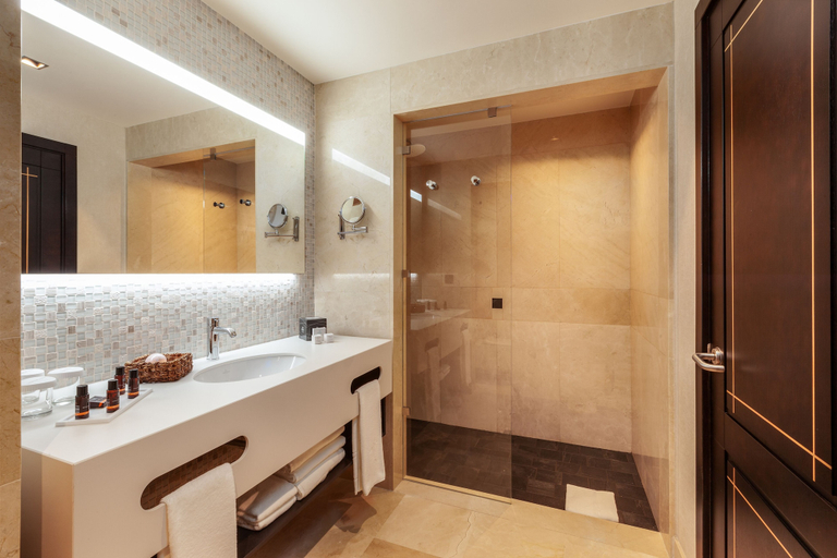Bathroom 4, Unique Club at Lopesan Costa Meloneras Resort, Las Palmas