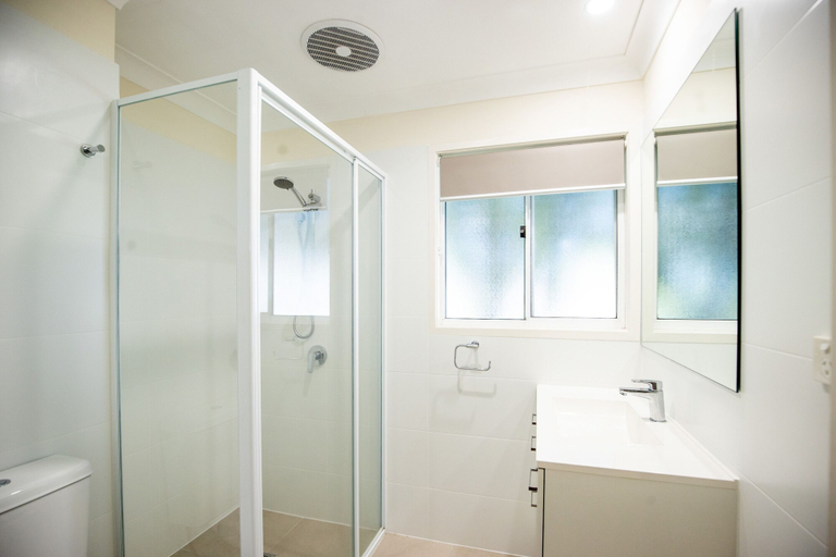 Bathroom 4, NRMA Treasure Island Holiday Resort, Gold Coast
