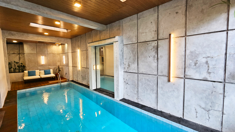 Swimming Pool 15