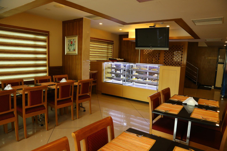 Food & Drinks 5, Hotel Livanta, Ernakulam