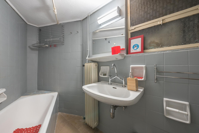 Room 5, Glyfada Central in Glifada, Attica