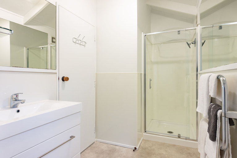 Bathroom 4, Craicor Accommodation, Far North