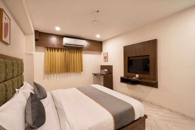 Bedroom 3, Hotel Royal 24, Ahmadabad