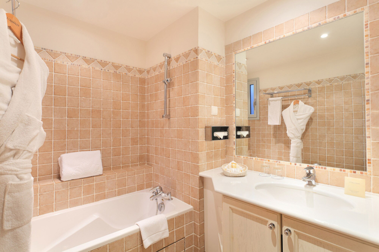 Bathroom 4, Hôtel Le Grimaldi by Happyculture, Alpes-Maritimes
