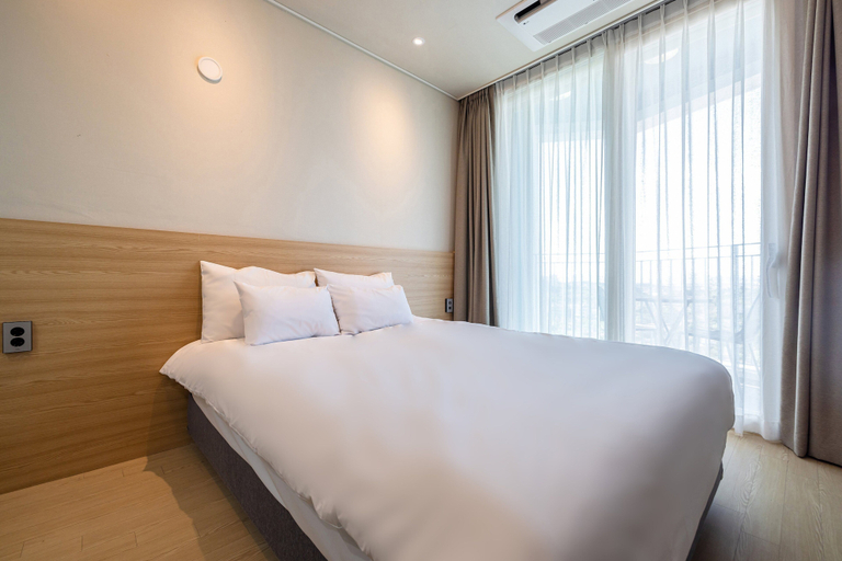 Bedroom 3, Ocean Soleview Hotel, Jung