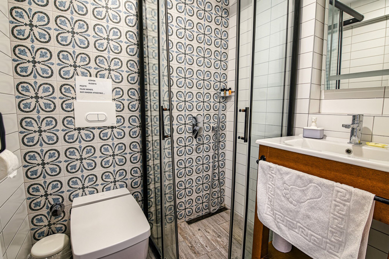 Bathroom 5, Nirvana Otel, Bozcaada