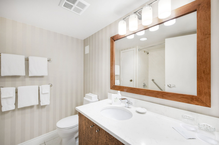 Bathroom 3, Victoria Regent Waterfront Hotel & Suites, Greater Victoria