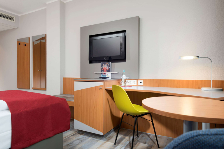 Bedroom 2, Ramada by Wyndham Hannover, Region Hannover