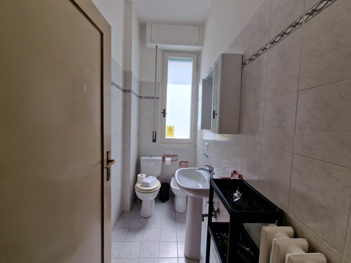 Room 2, Nazionale 37 in Firenze, Florence