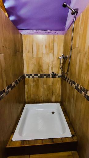 Bathroom, Elephant Trail Guesthouse and Backpackers, Chobe